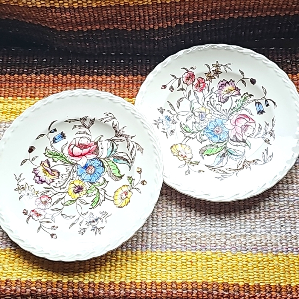 Set of two Mayflower Vernonware Plates